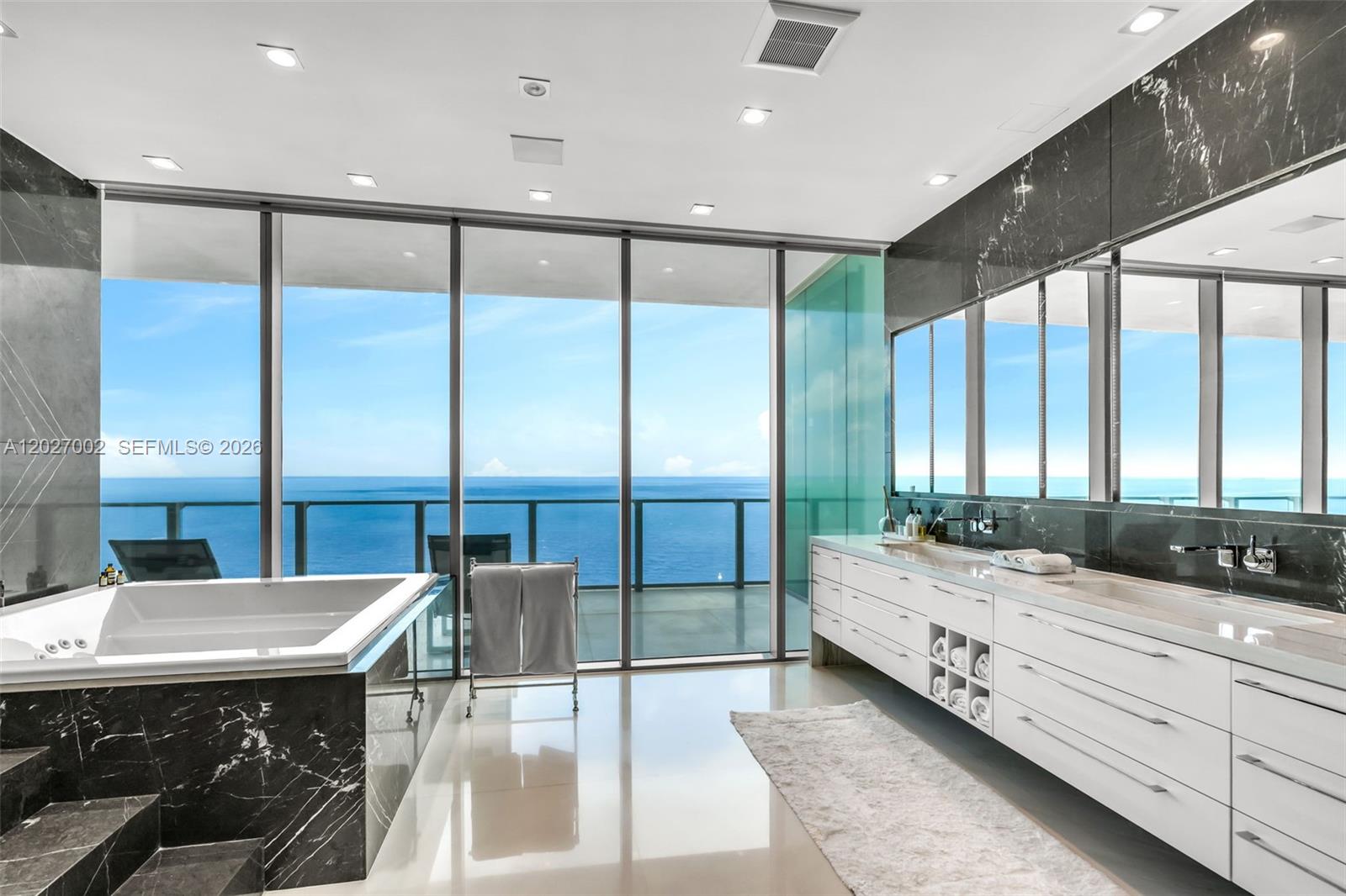 350 Ocean Dr Unit: LPH2N