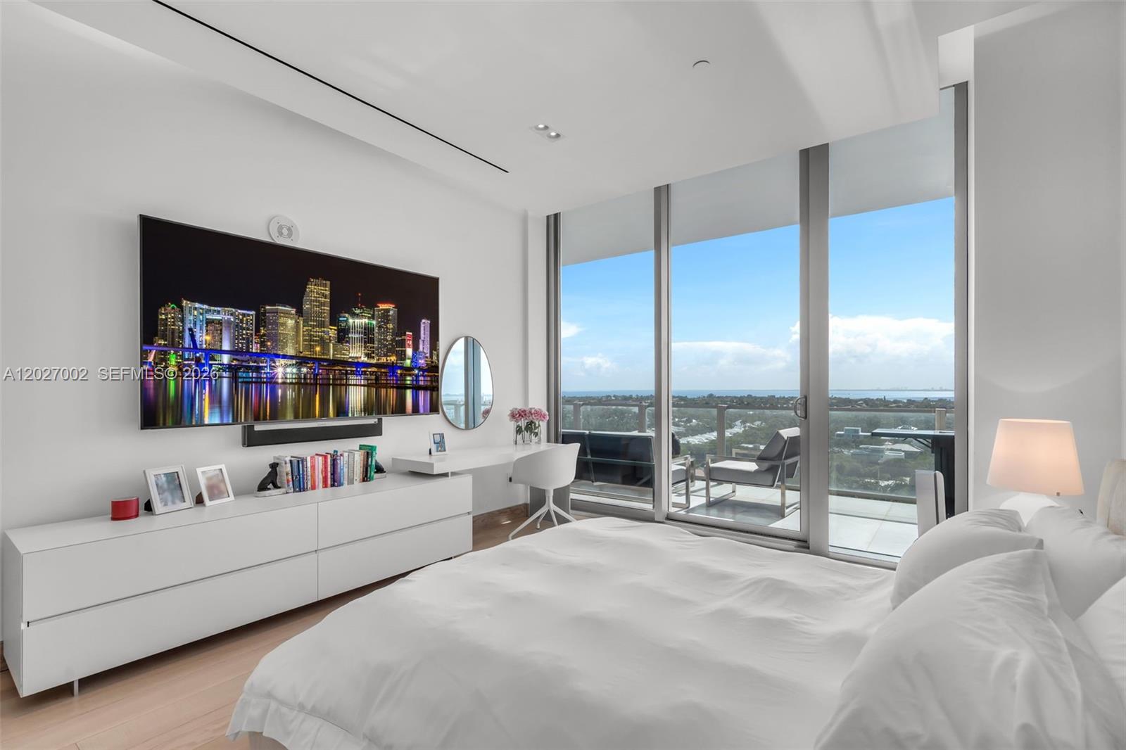 350 Ocean Dr Unit: LPH2N