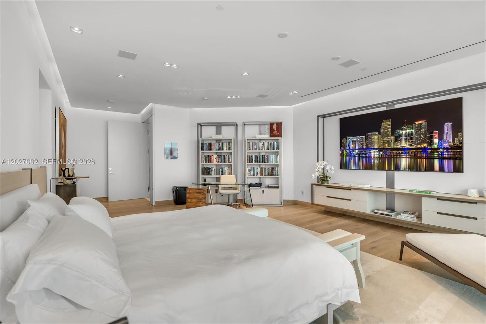 350 Ocean Dr Unit: LPH2N
