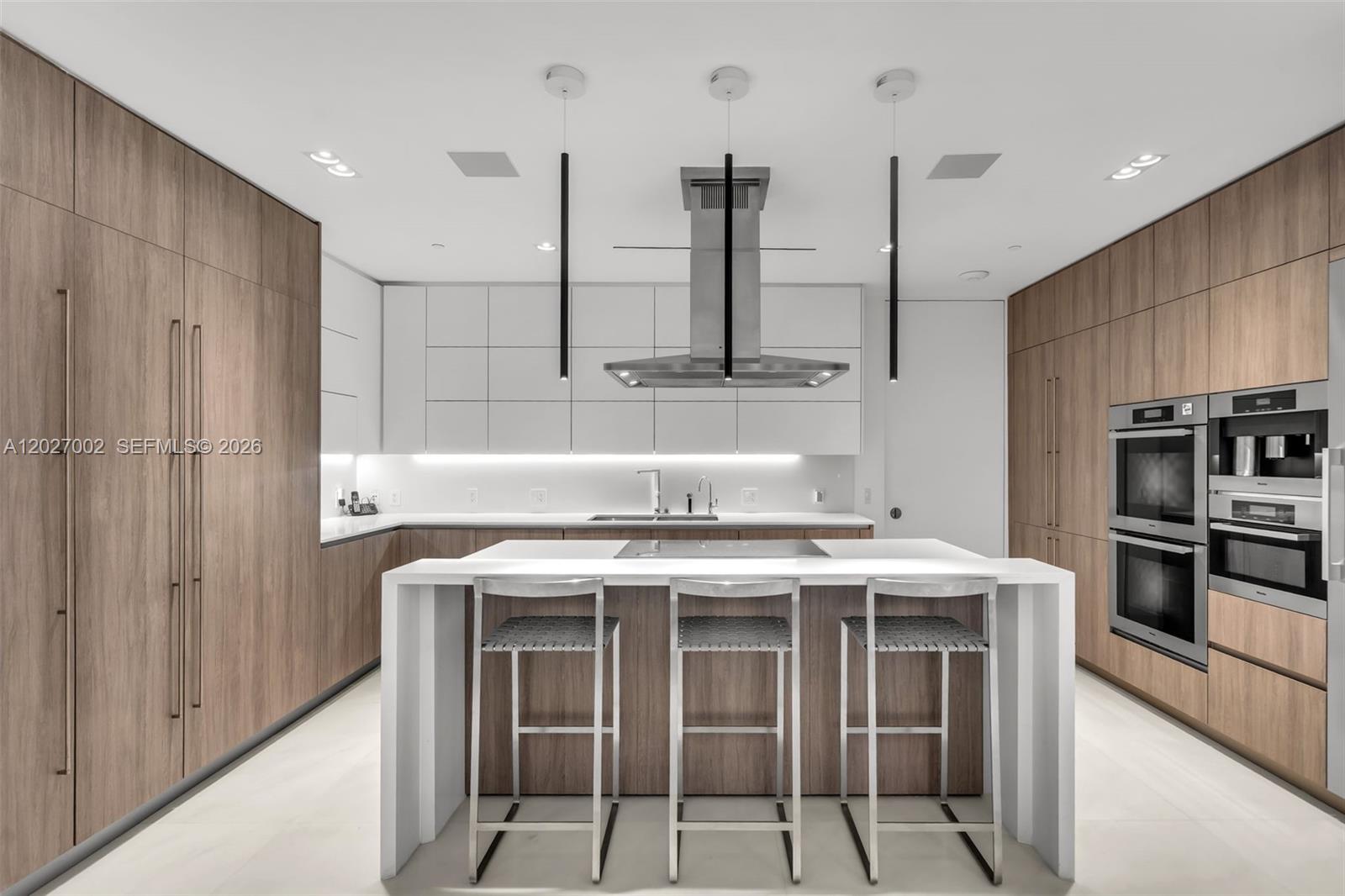 350 Ocean Dr Unit: LPH2N