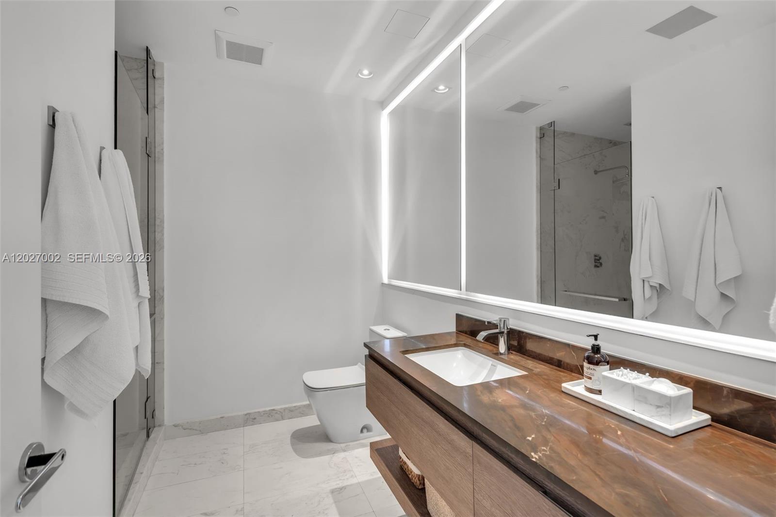 350 Ocean Dr Unit: LPH2N