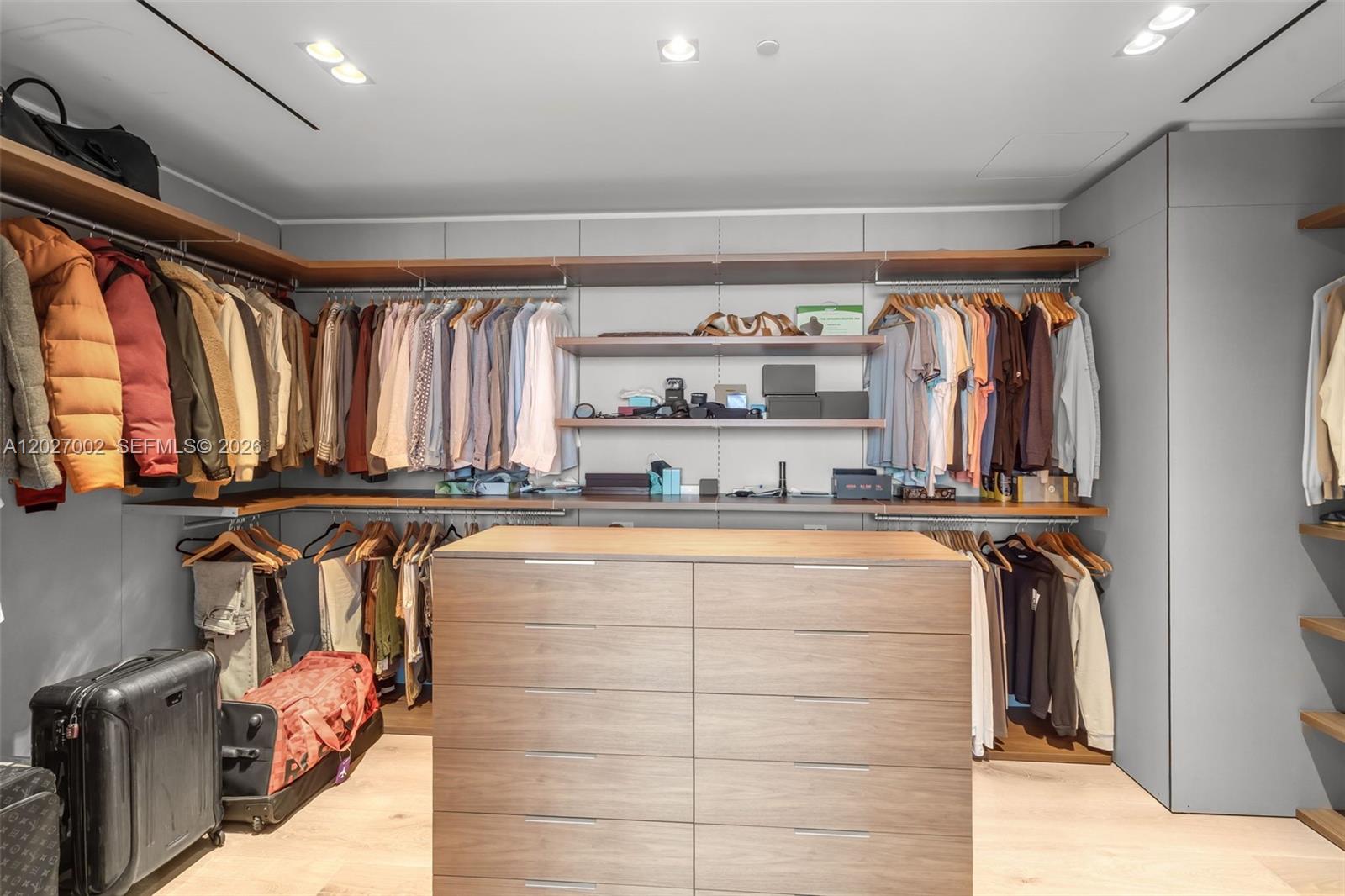 350 Ocean Dr Unit: LPH2N