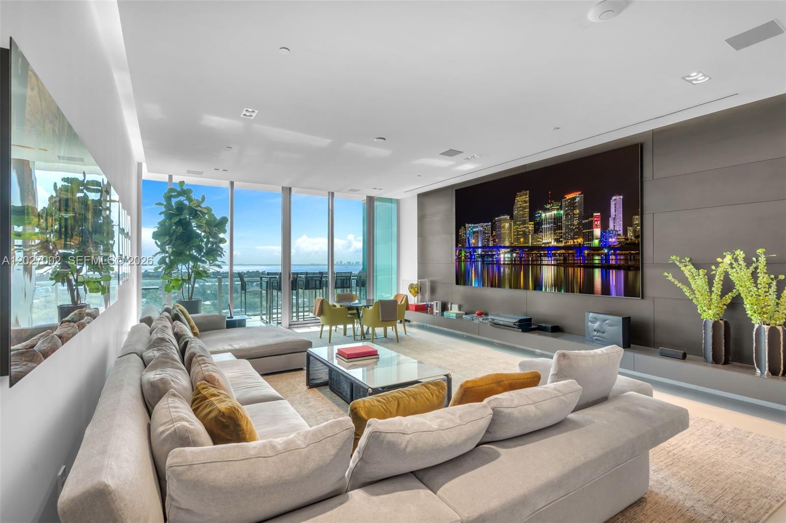 350 Ocean Dr Unit: LPH2N