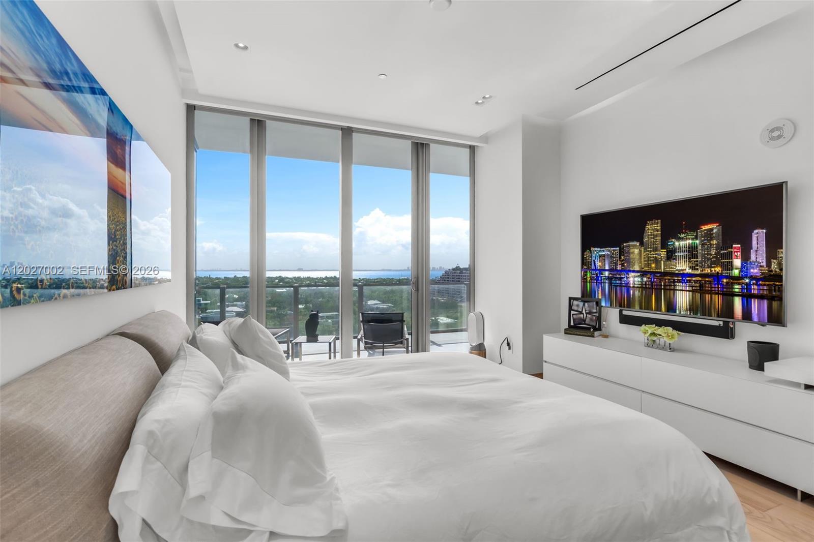 350 Ocean Dr Unit: LPH2N