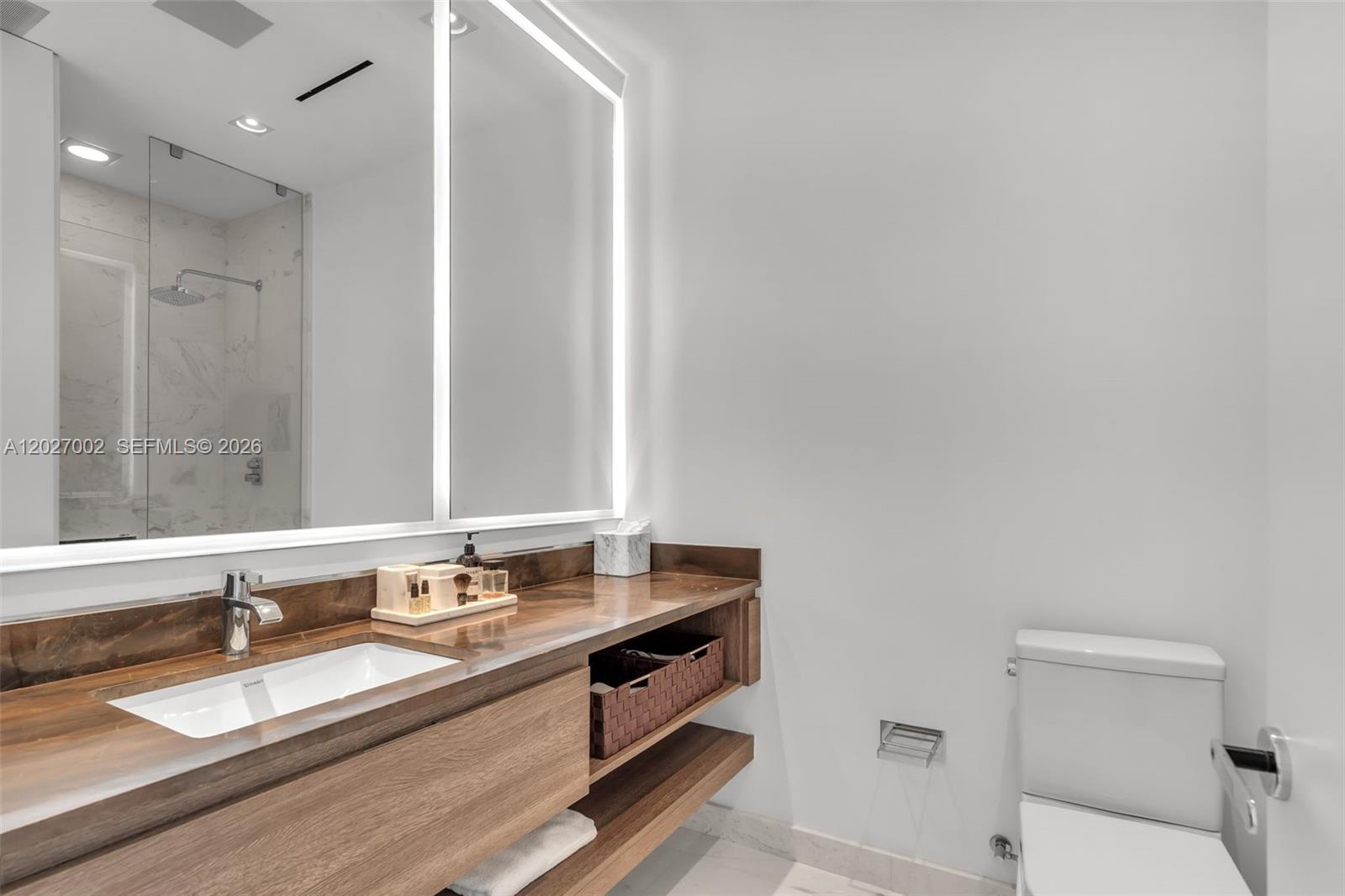 350 Ocean Dr Unit: LPH2N