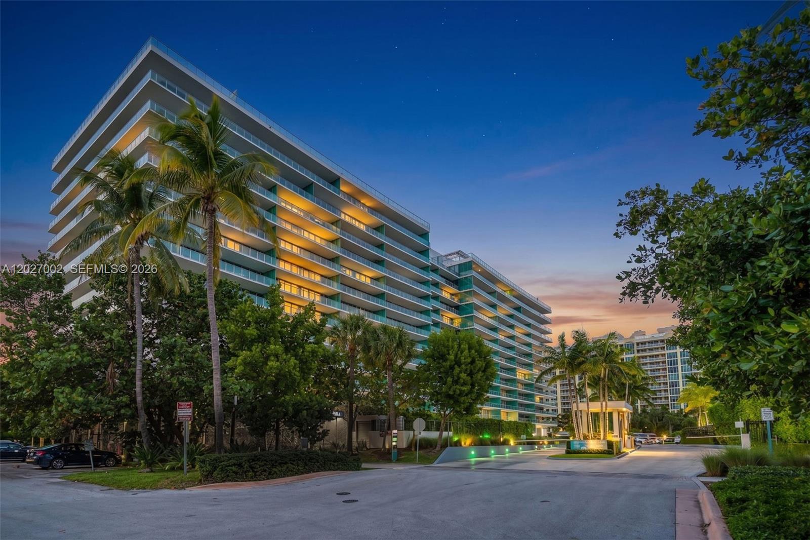 350 Ocean Dr Unit: LPH2N