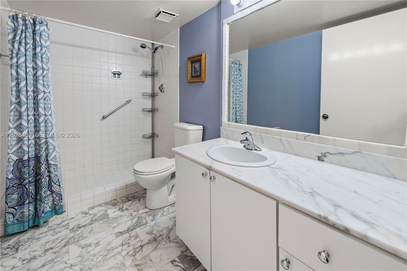 2555 Collins Ave # 403