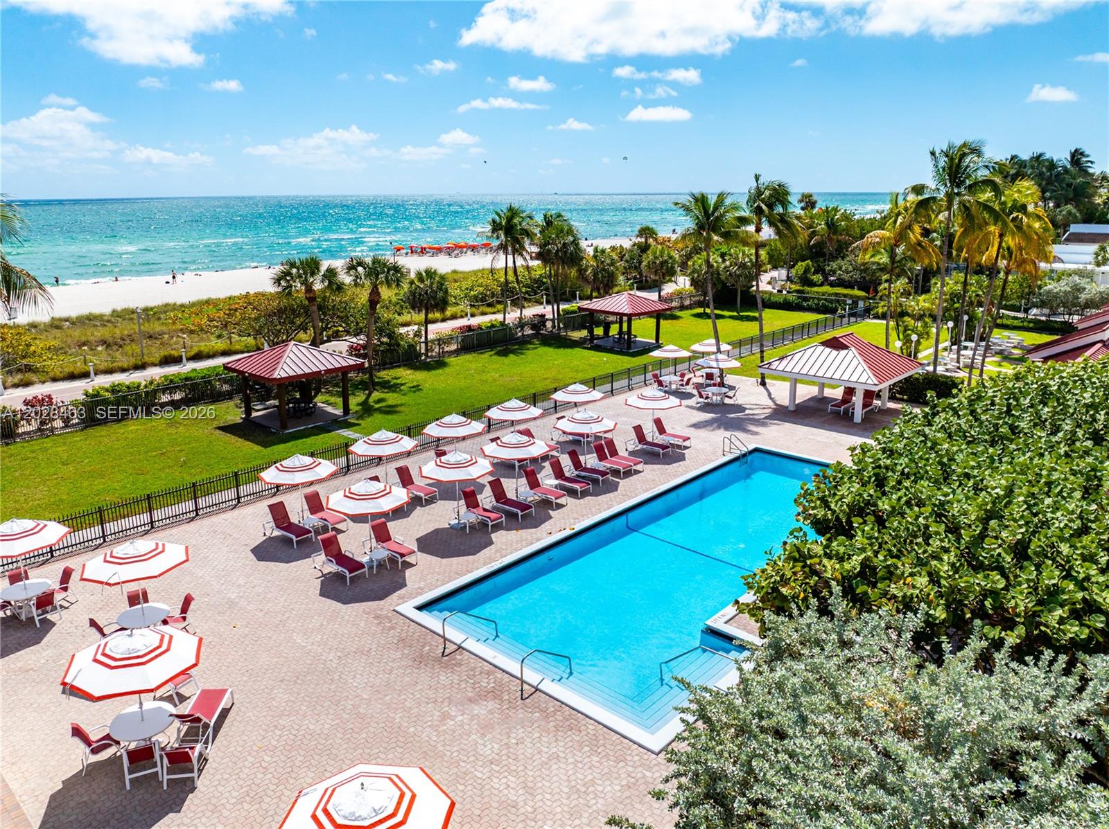 2555 Collins Ave # 403