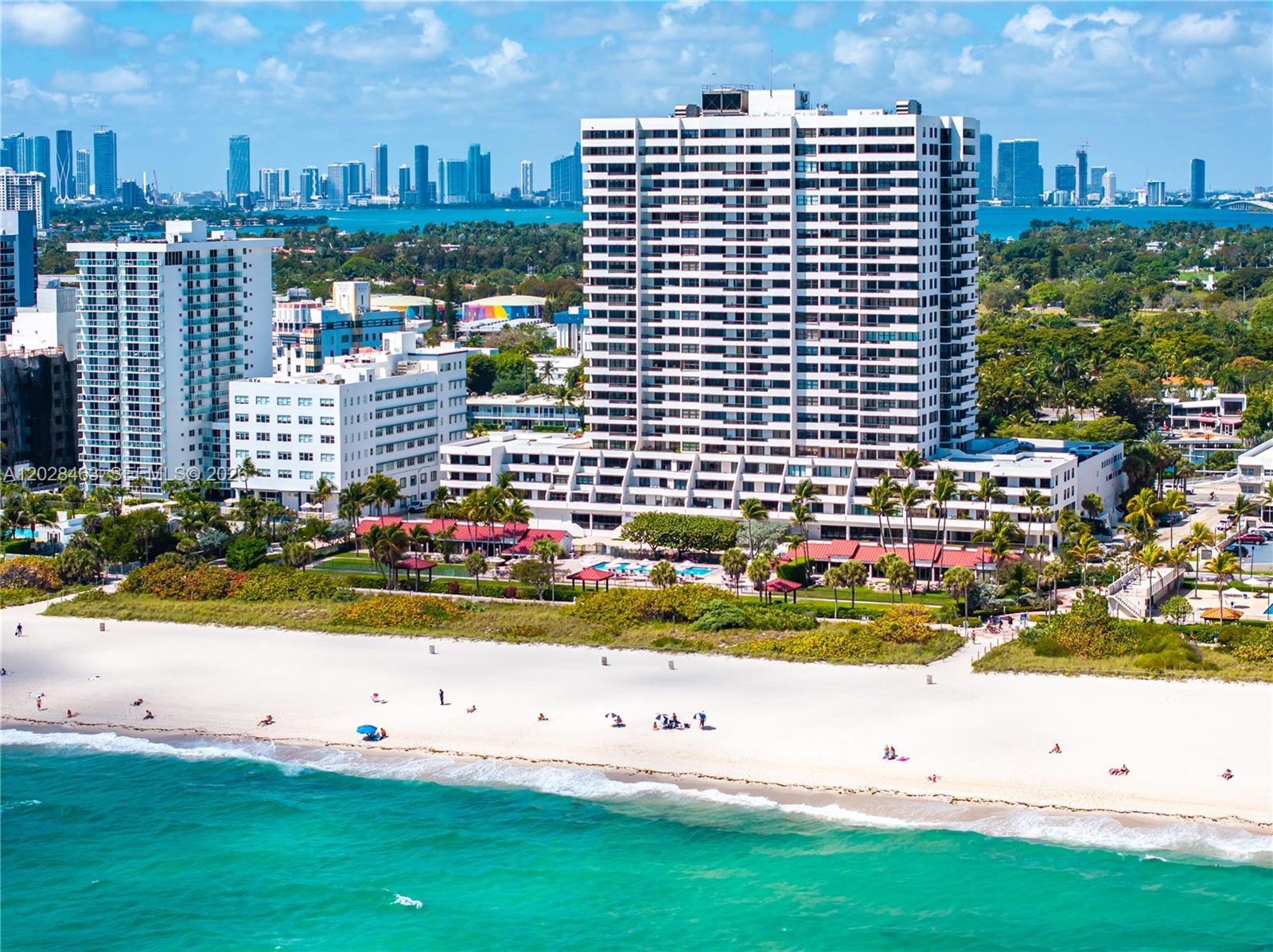 2555 Collins Ave # 403