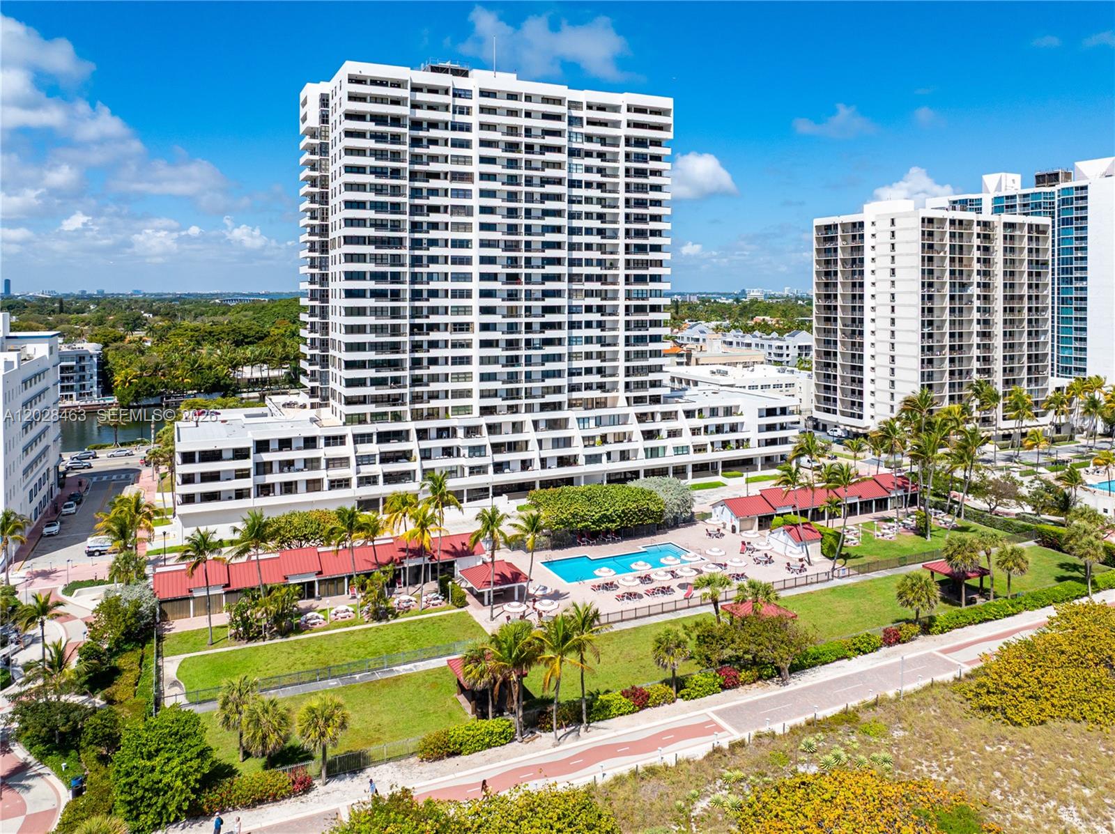 2555 Collins Ave # 403