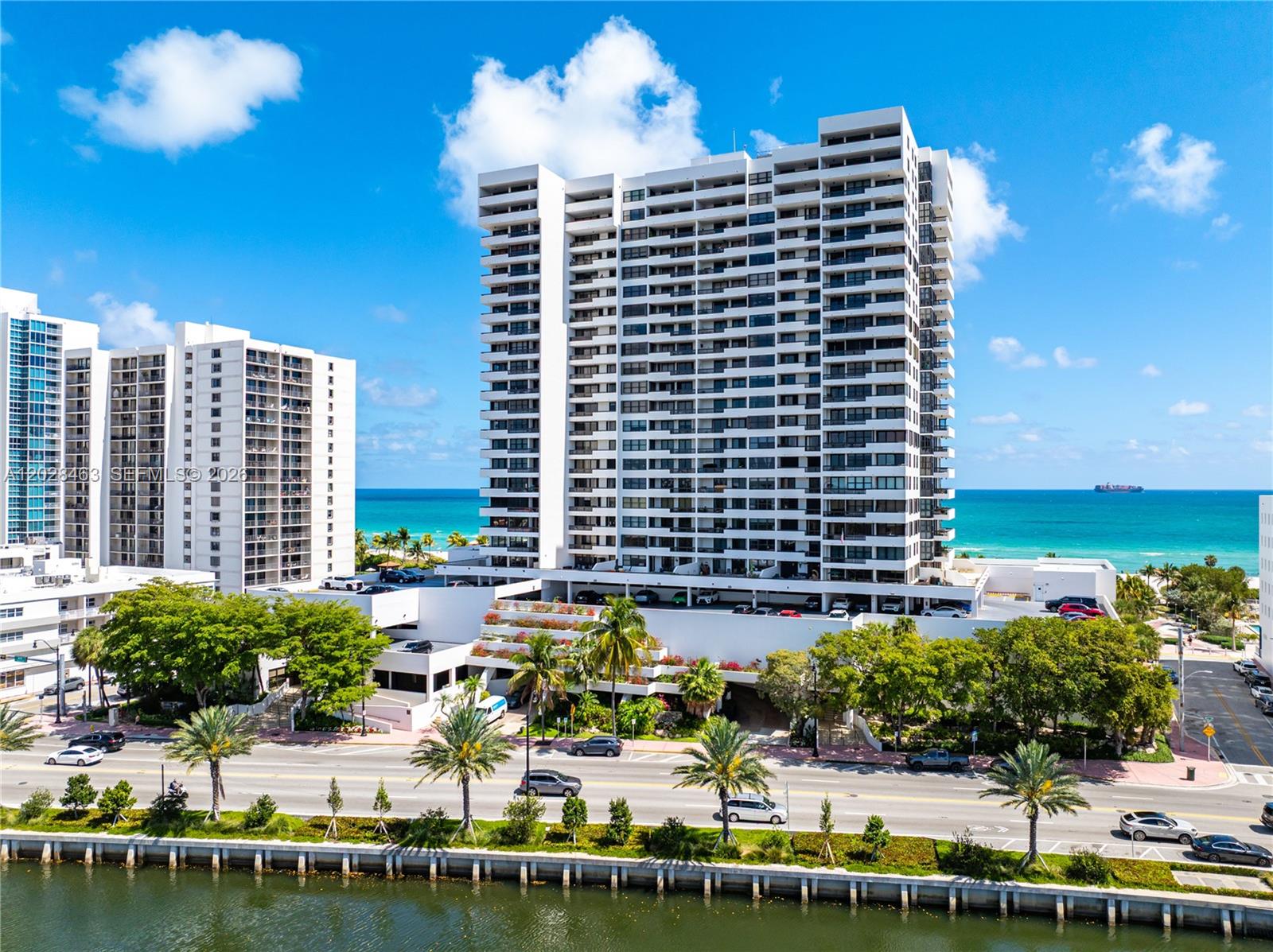 2555 Collins Ave # 403