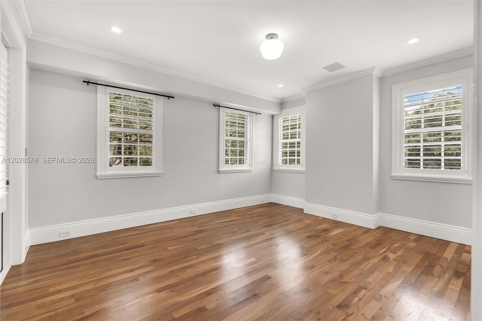 1233 Alegriano Ave