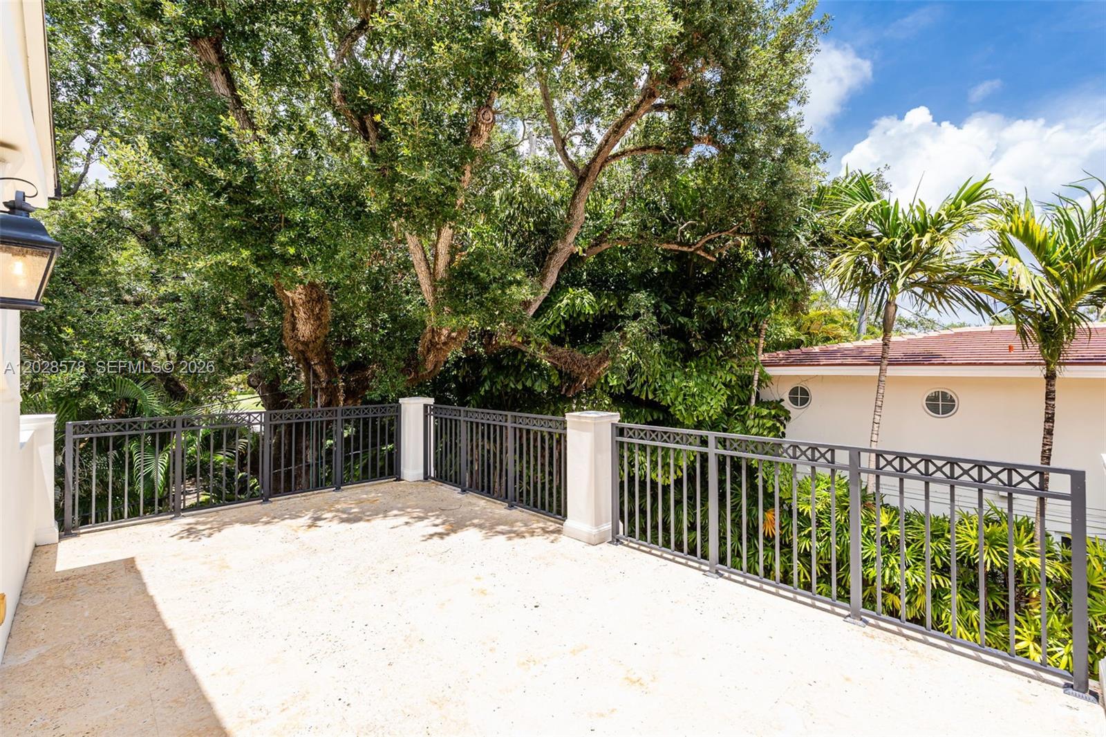 1233 Alegriano Ave