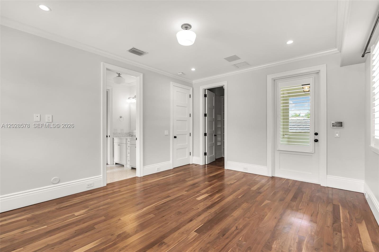 1233 Alegriano Ave