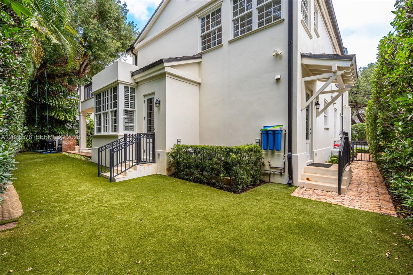 1233 Alegriano Ave