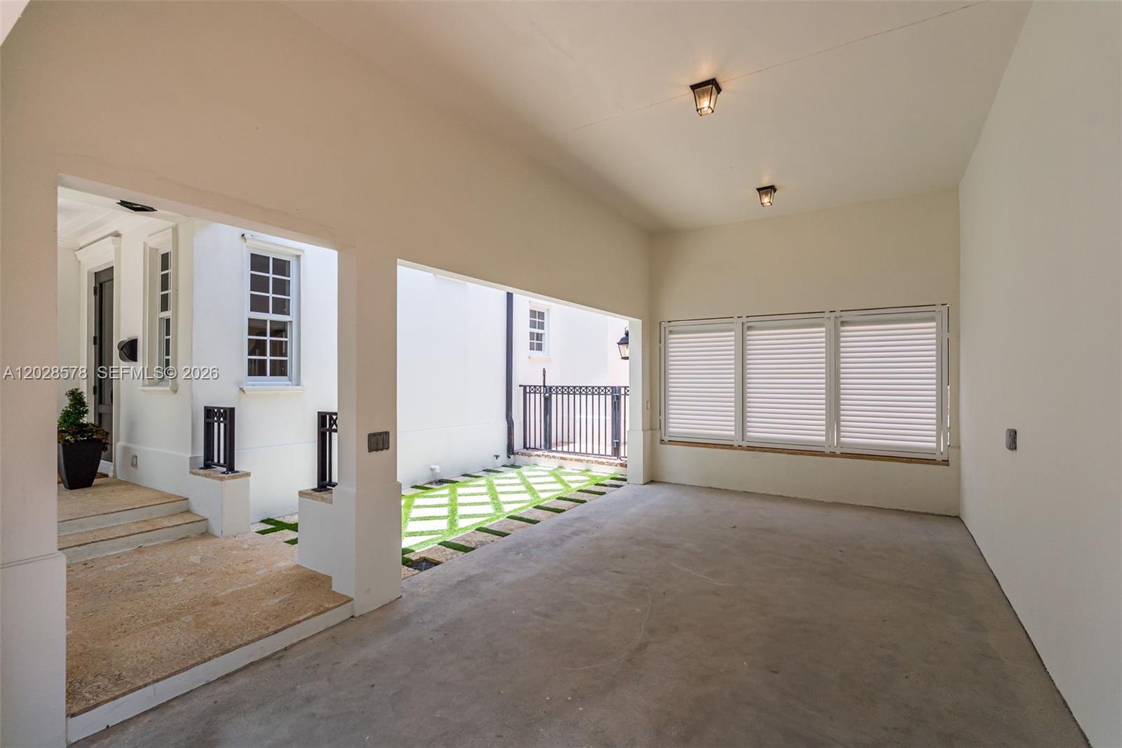 1233 Alegriano Ave