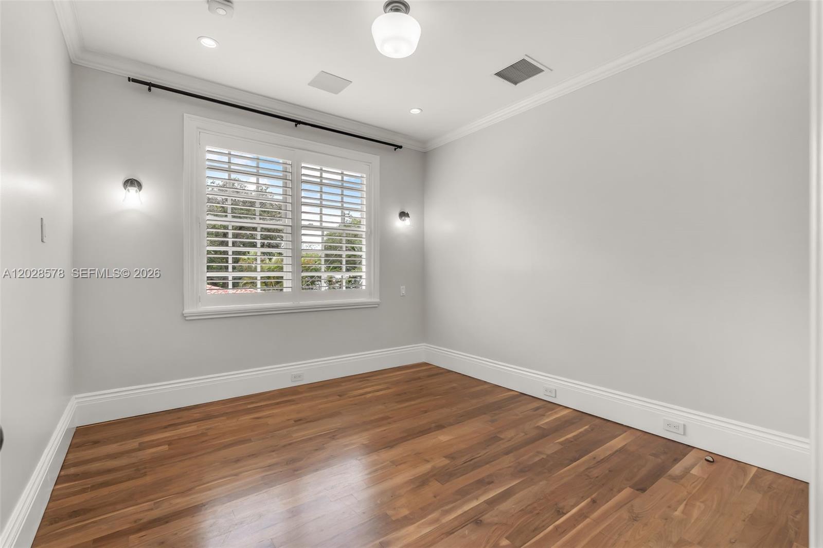 1233 Alegriano Ave
