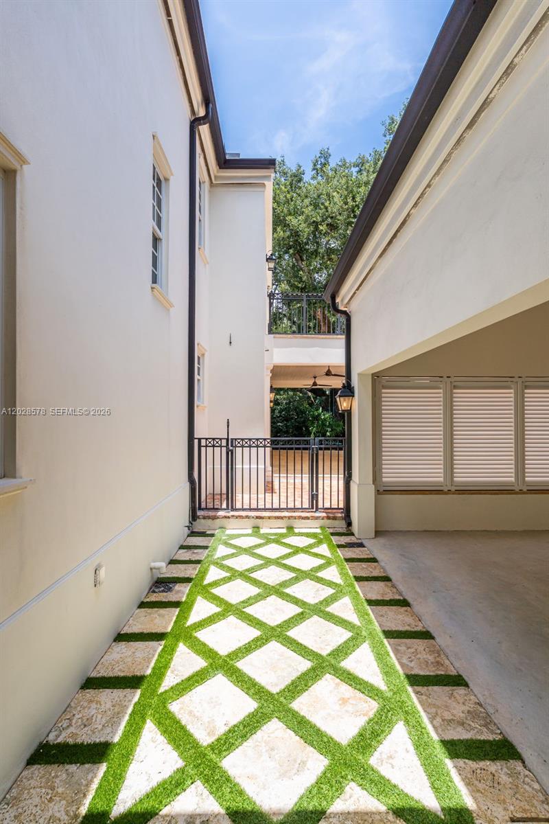1233 Alegriano Ave
