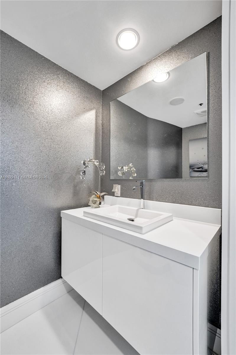 3101 S Ocean Dr # 2208