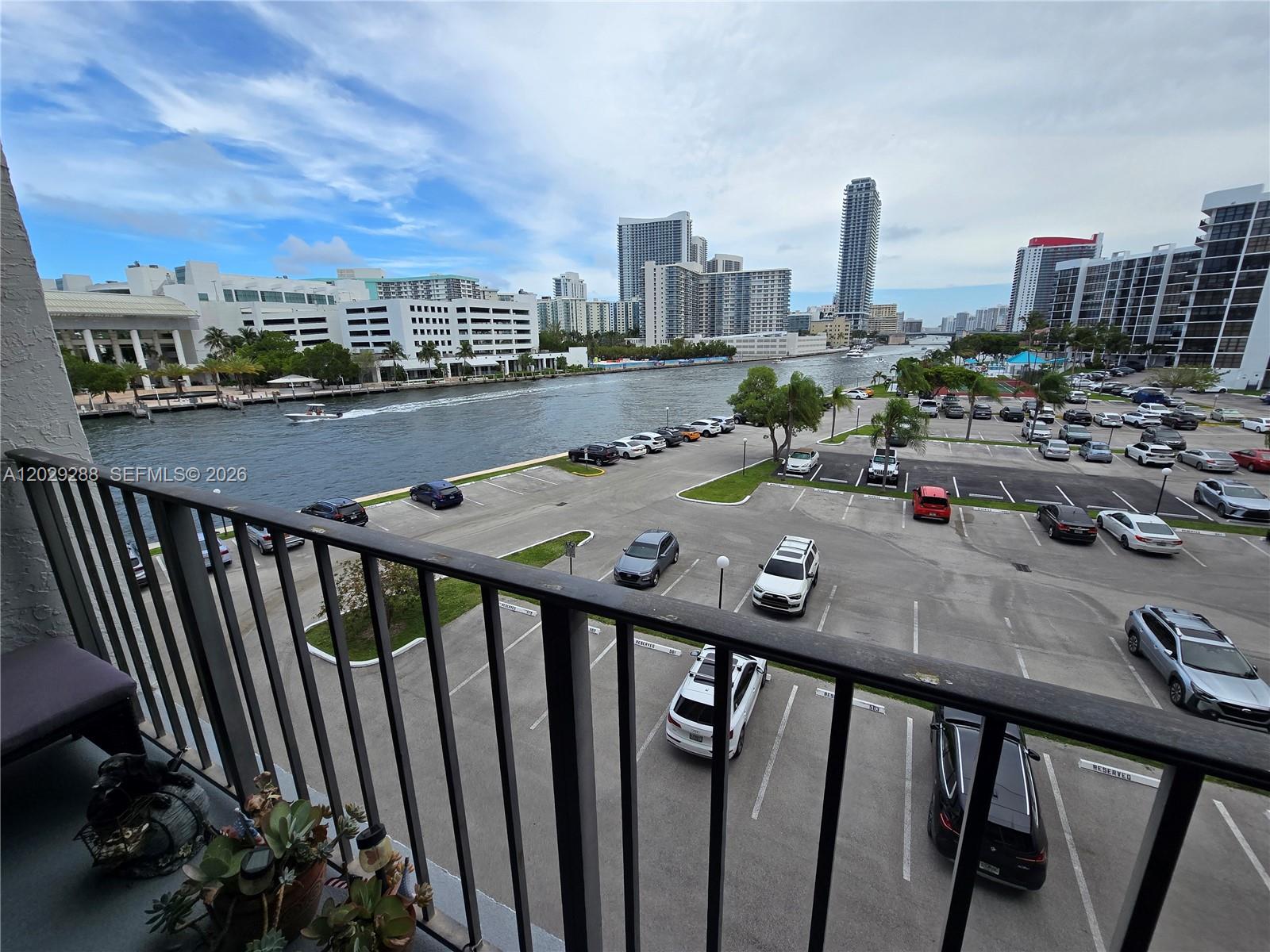 400 Leslie Dr # 416