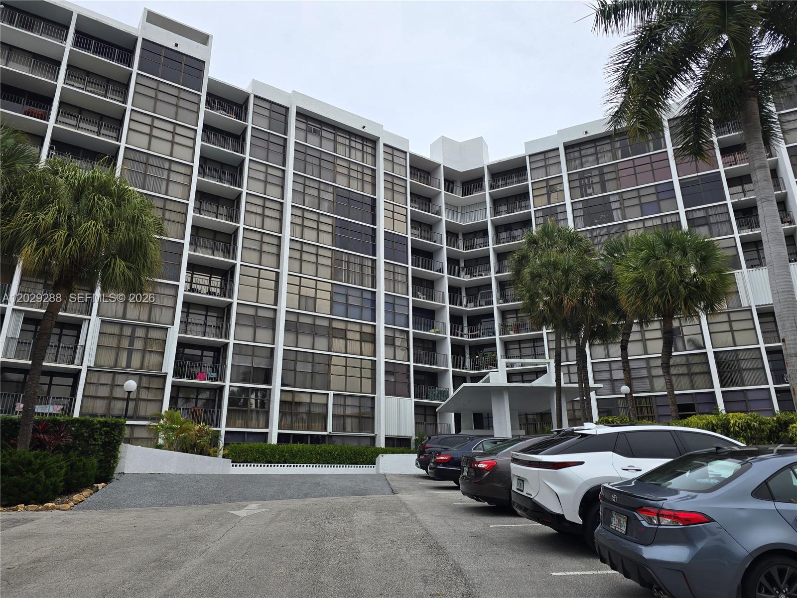 400 Leslie Dr # 416