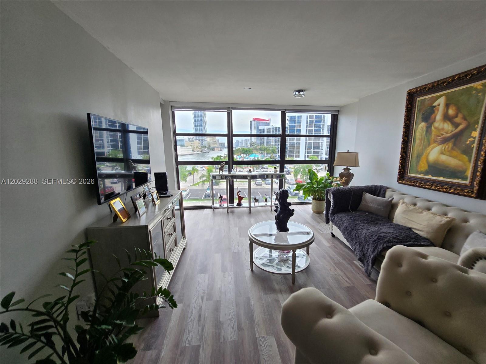 400 Leslie Dr # 416