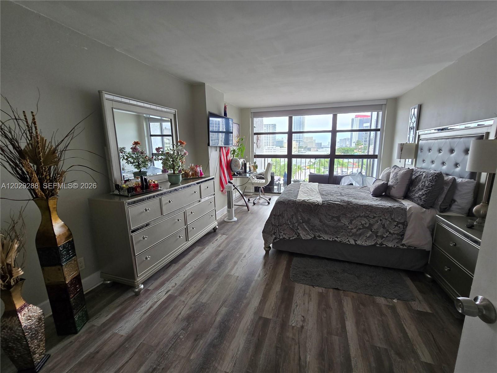 400 Leslie Dr # 416