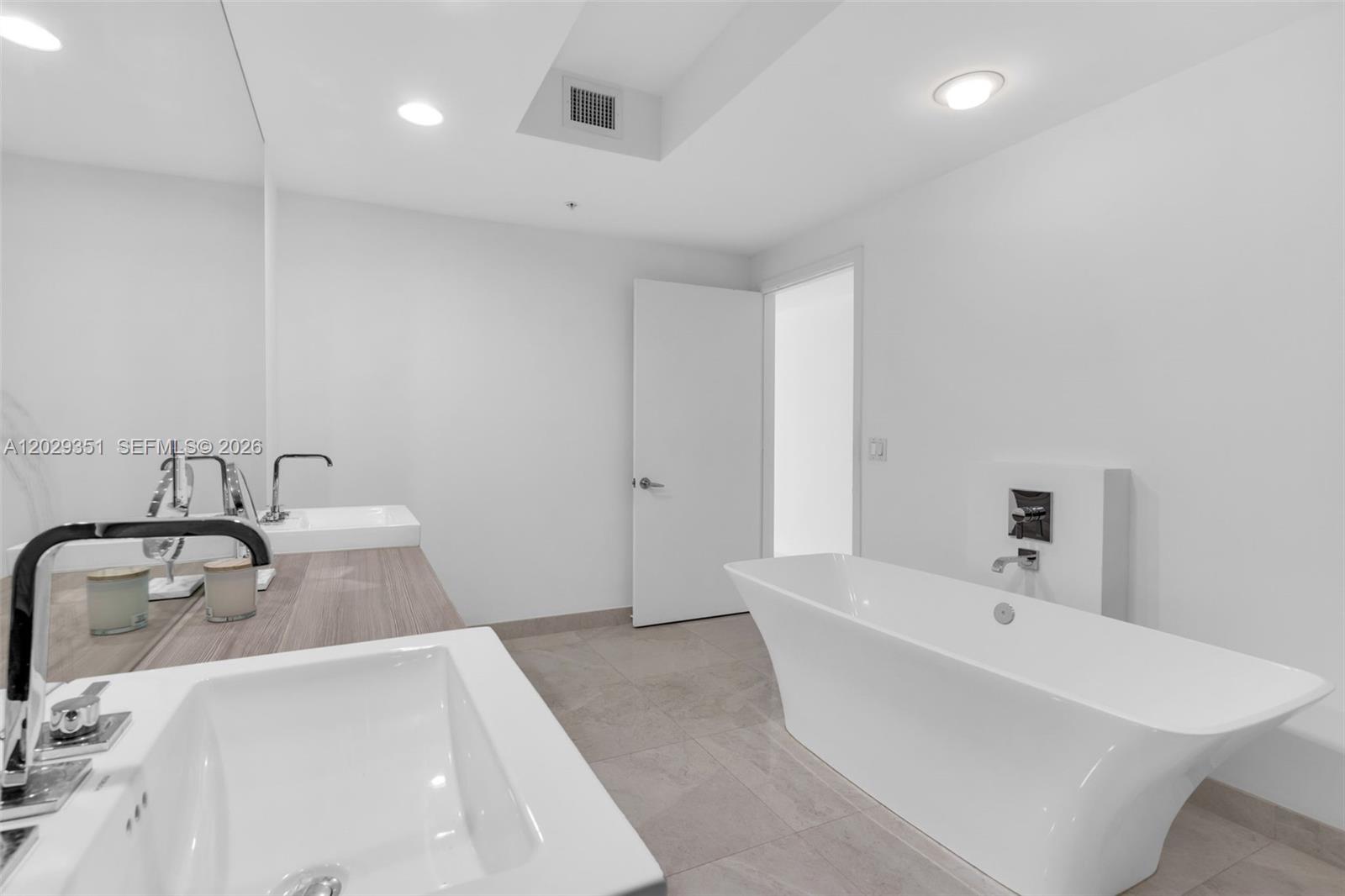 17111 BISCAYNE BL # 506