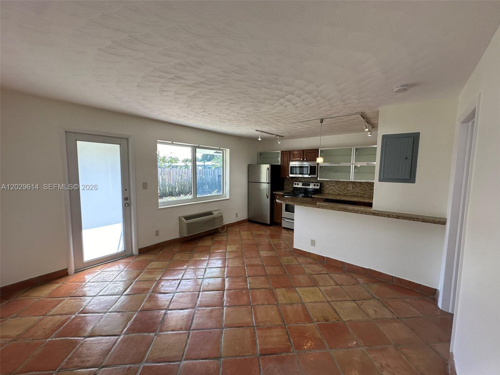 1324 NE 16th Ave # 2