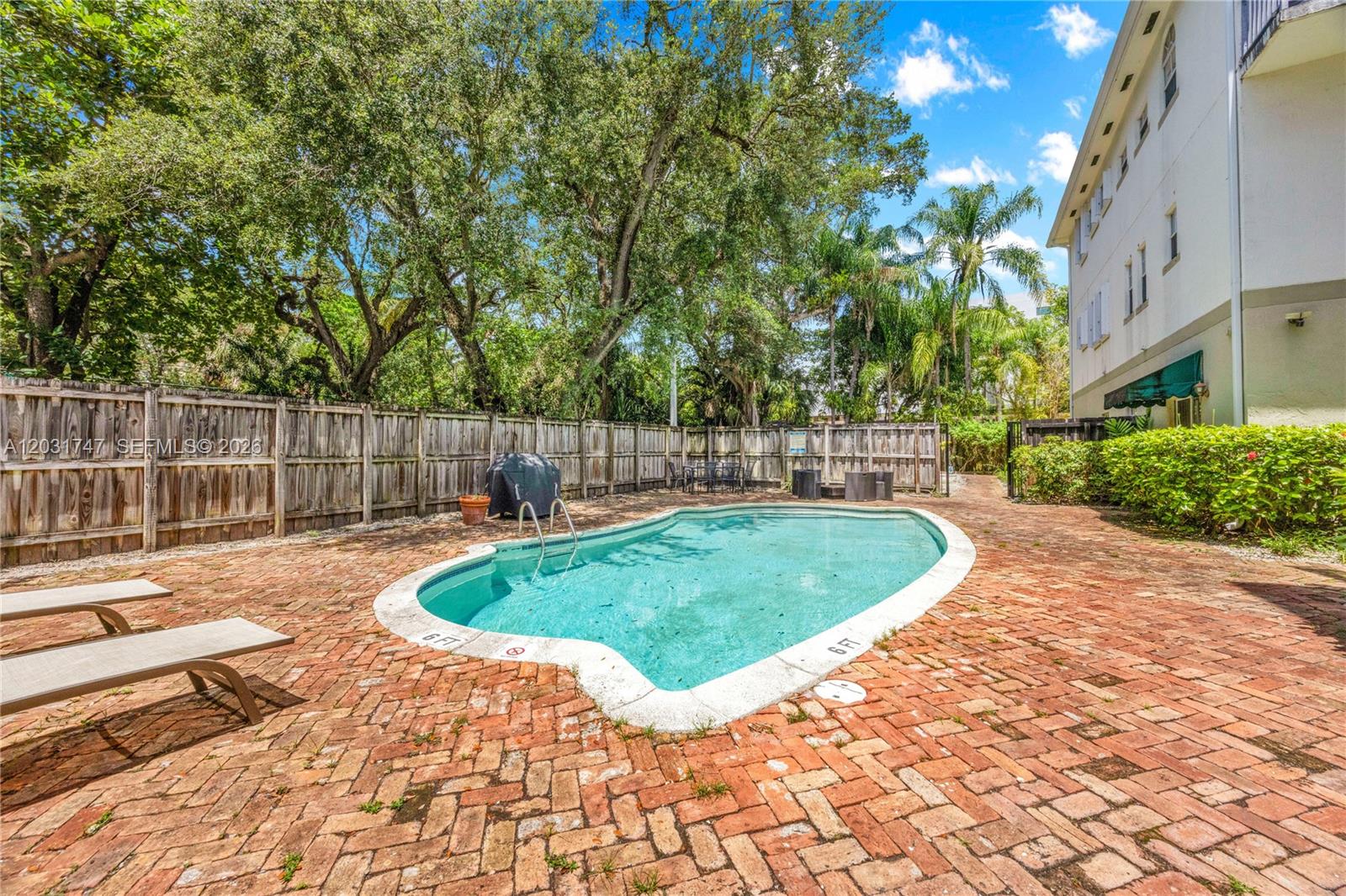 2850 Coconut Ave # 15