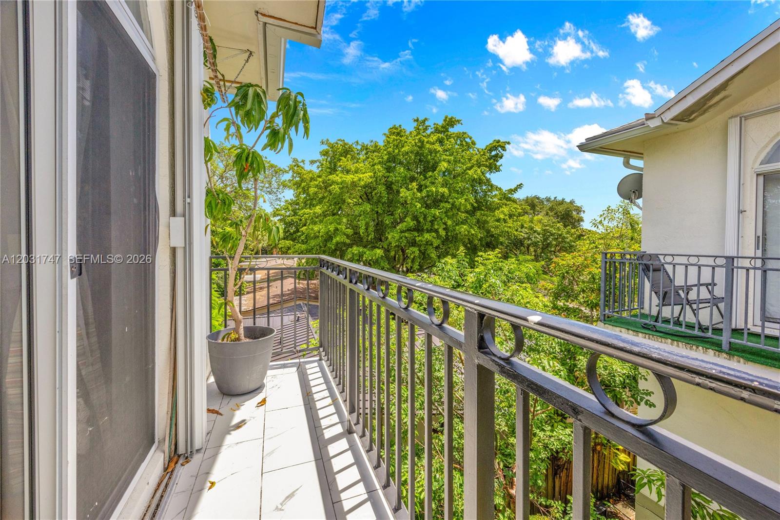 2850 Coconut Ave # 15