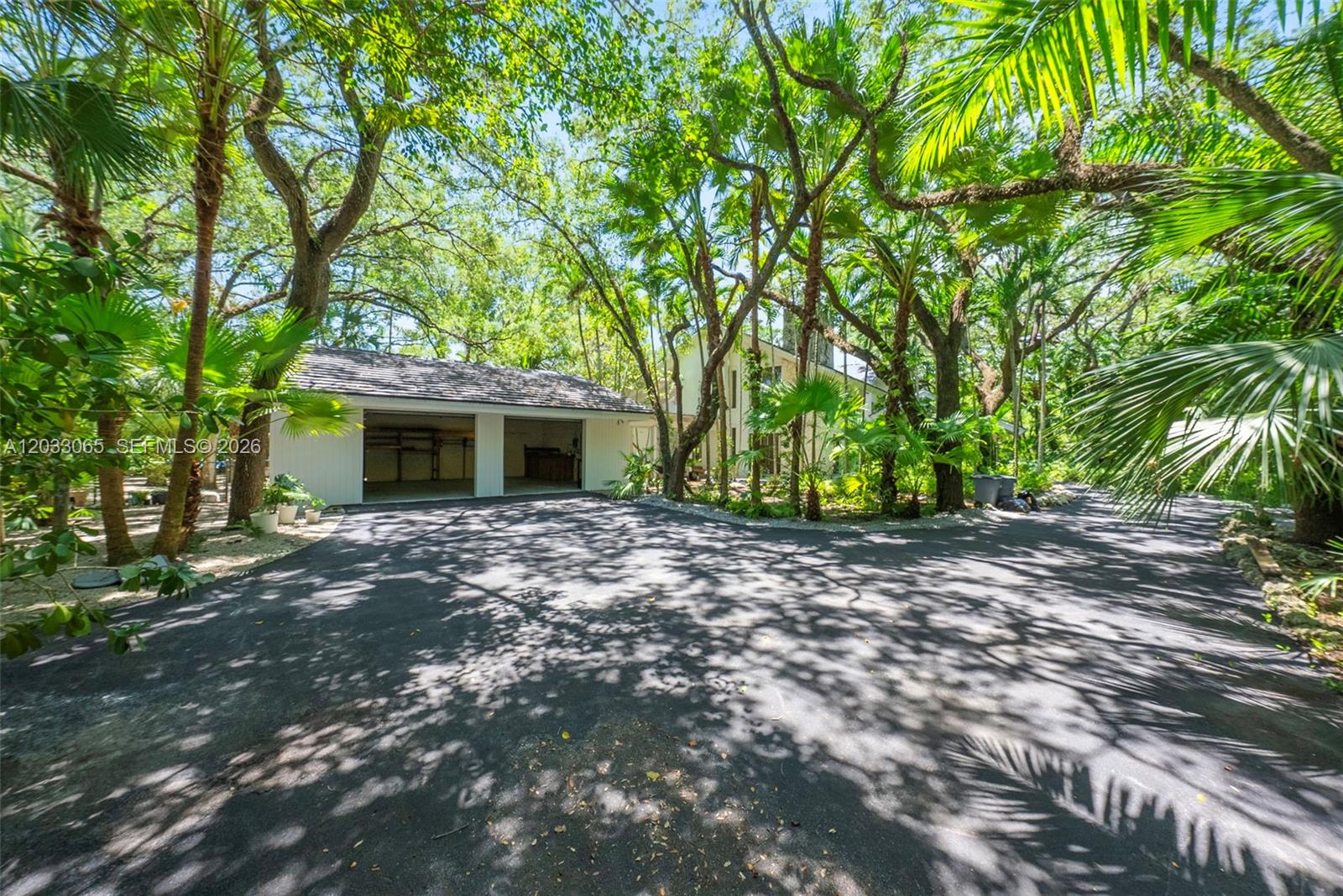 5600 Oakwood Ln