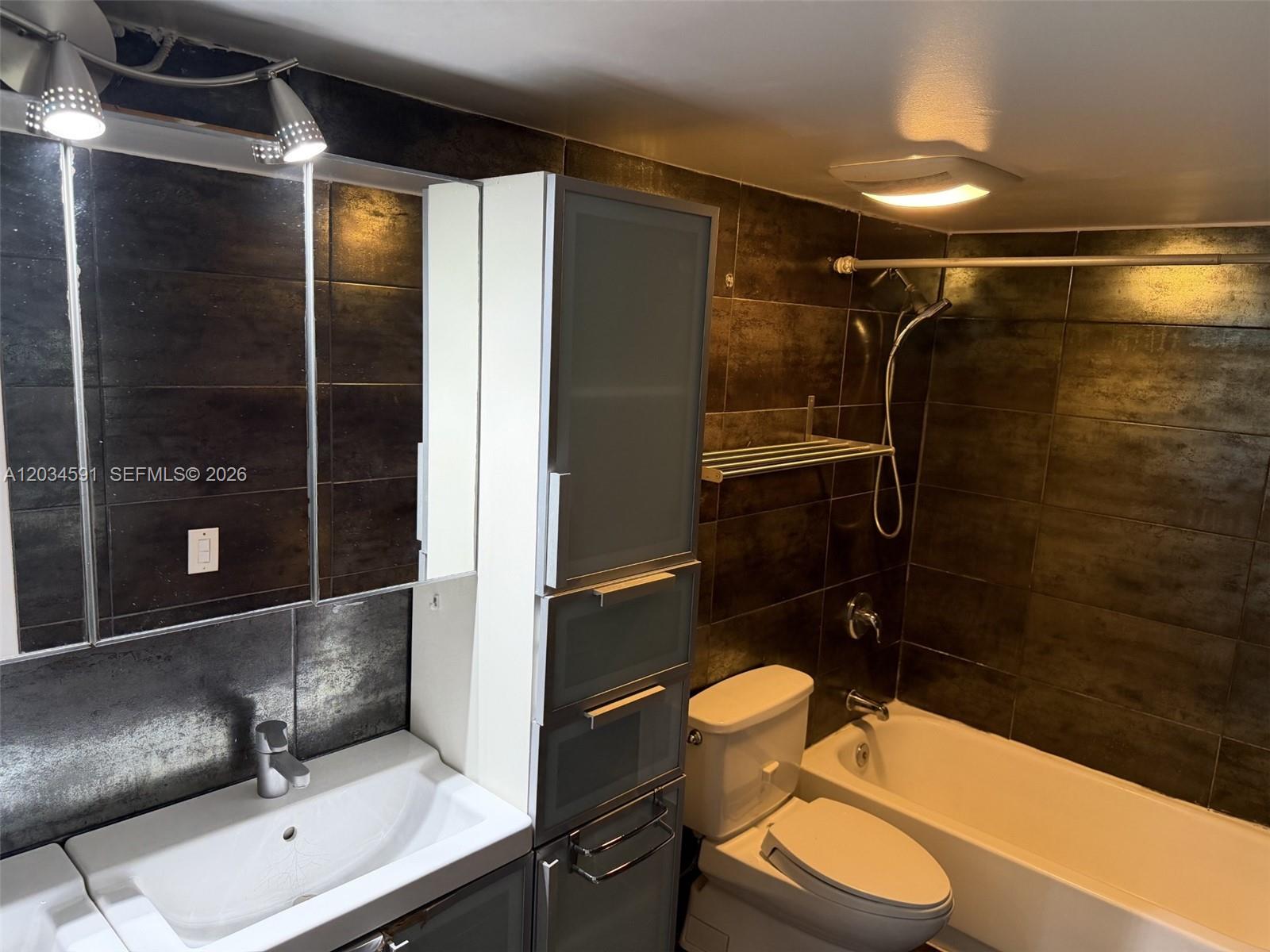 13120 SW 92nd Ave # 404 Unit: B-404