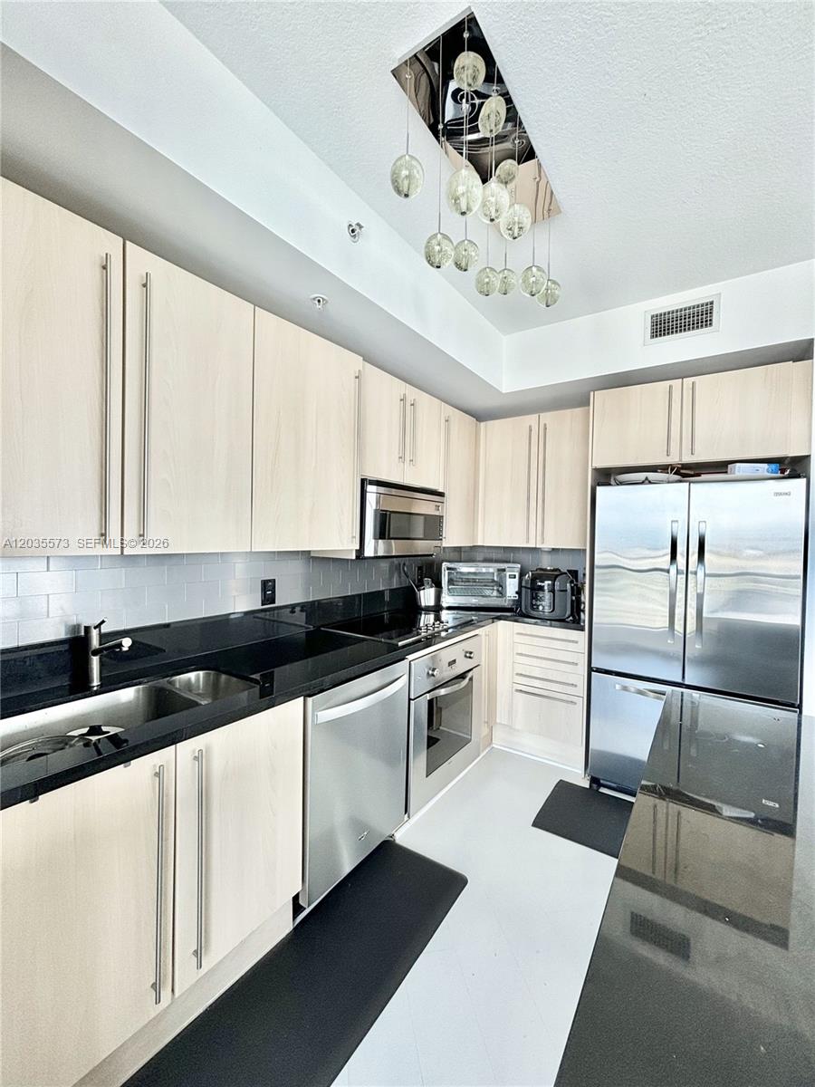 79 SW 12th St Unit: 4012-S