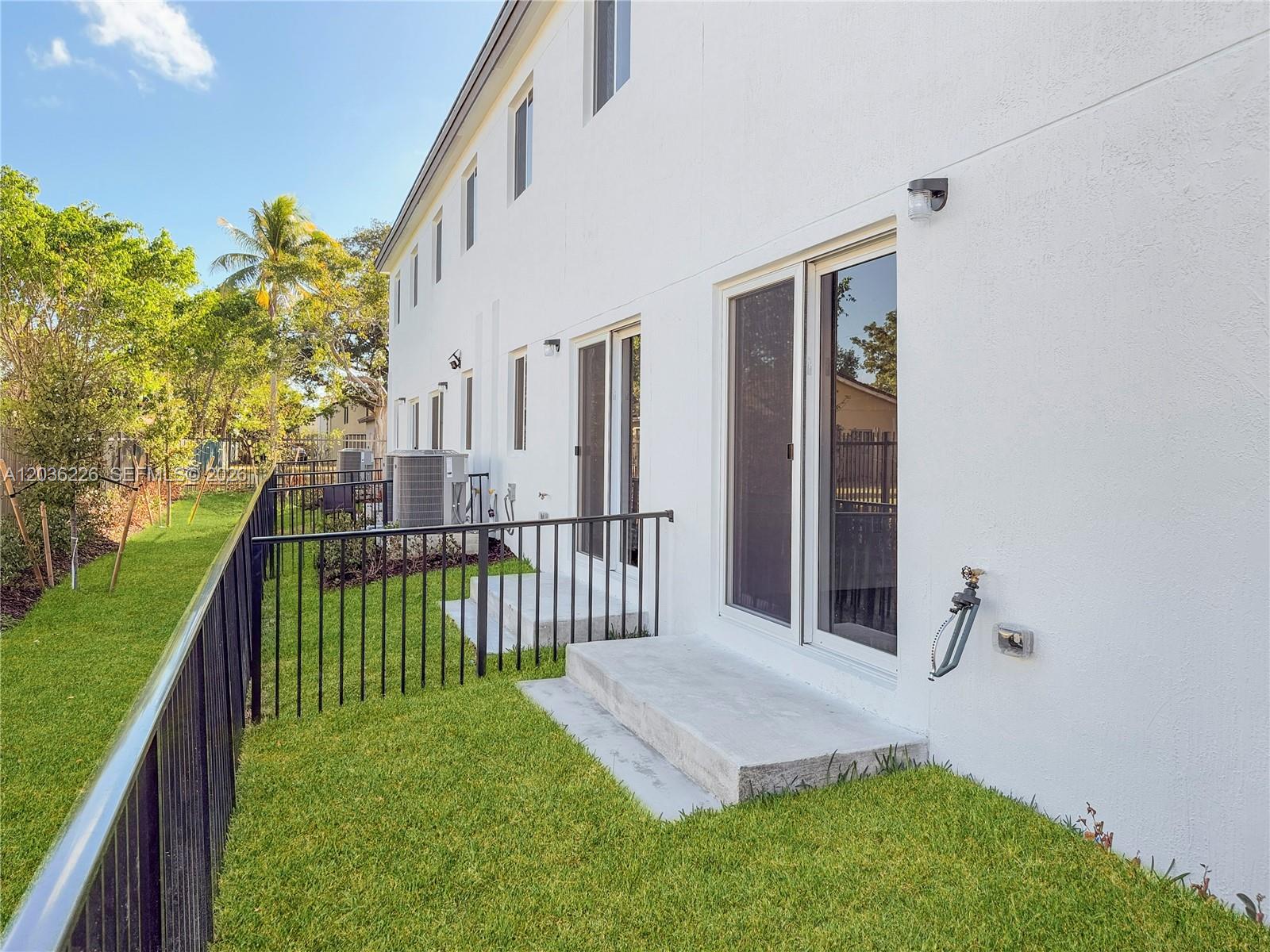 3770 SW 50th Ave # 3770