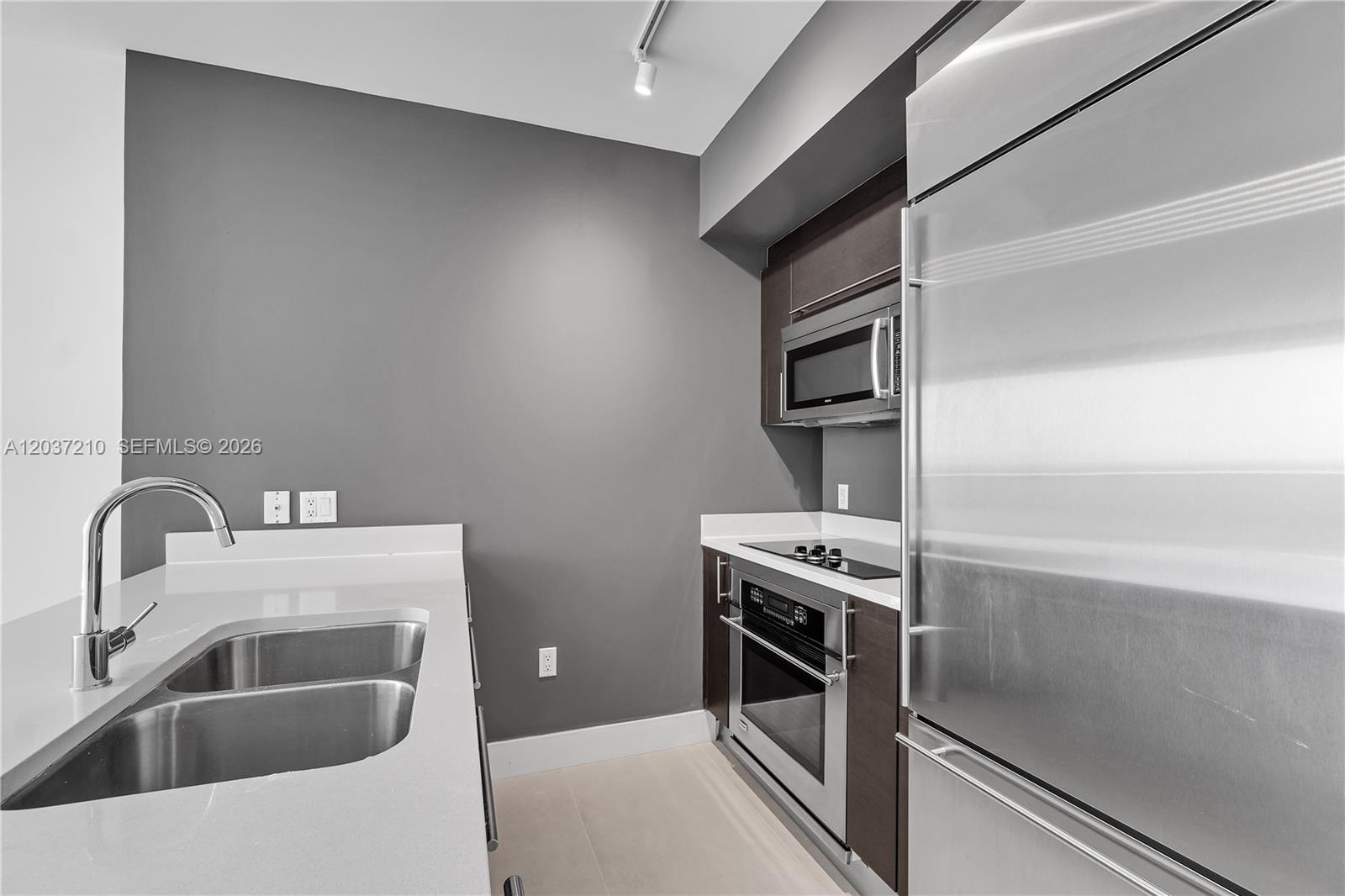 500 Brickell Ave # 2700