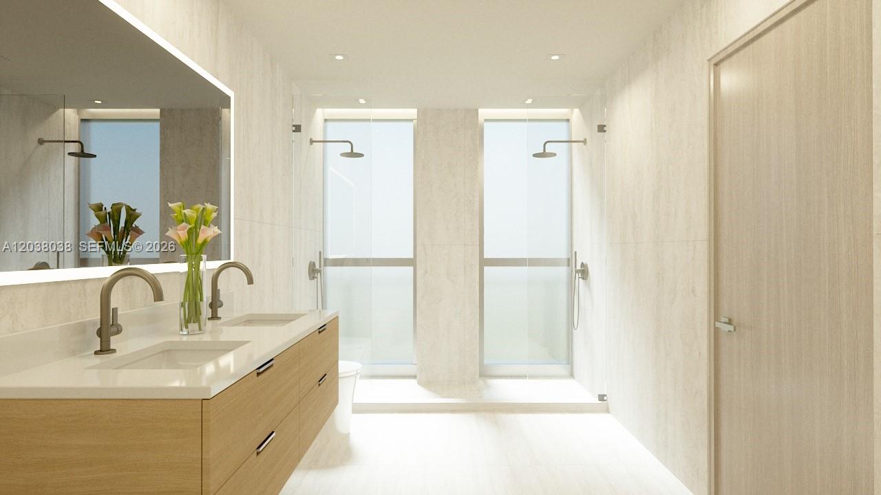 250 Collins Ave # 305