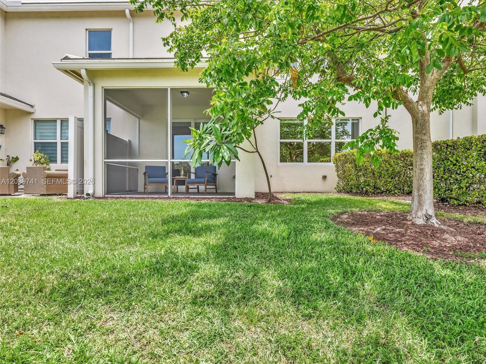 1183 Eucalyptus Dr