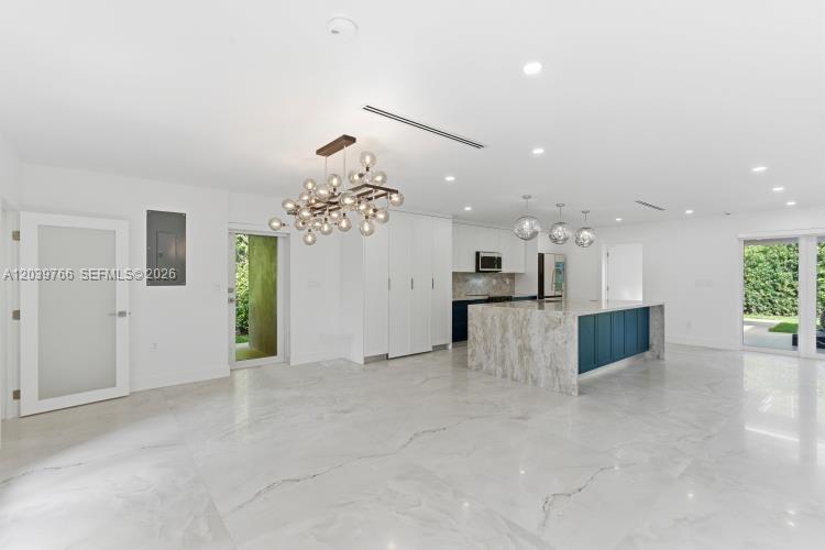 291 E Shore Dr E