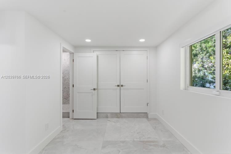 291 E Shore Dr E