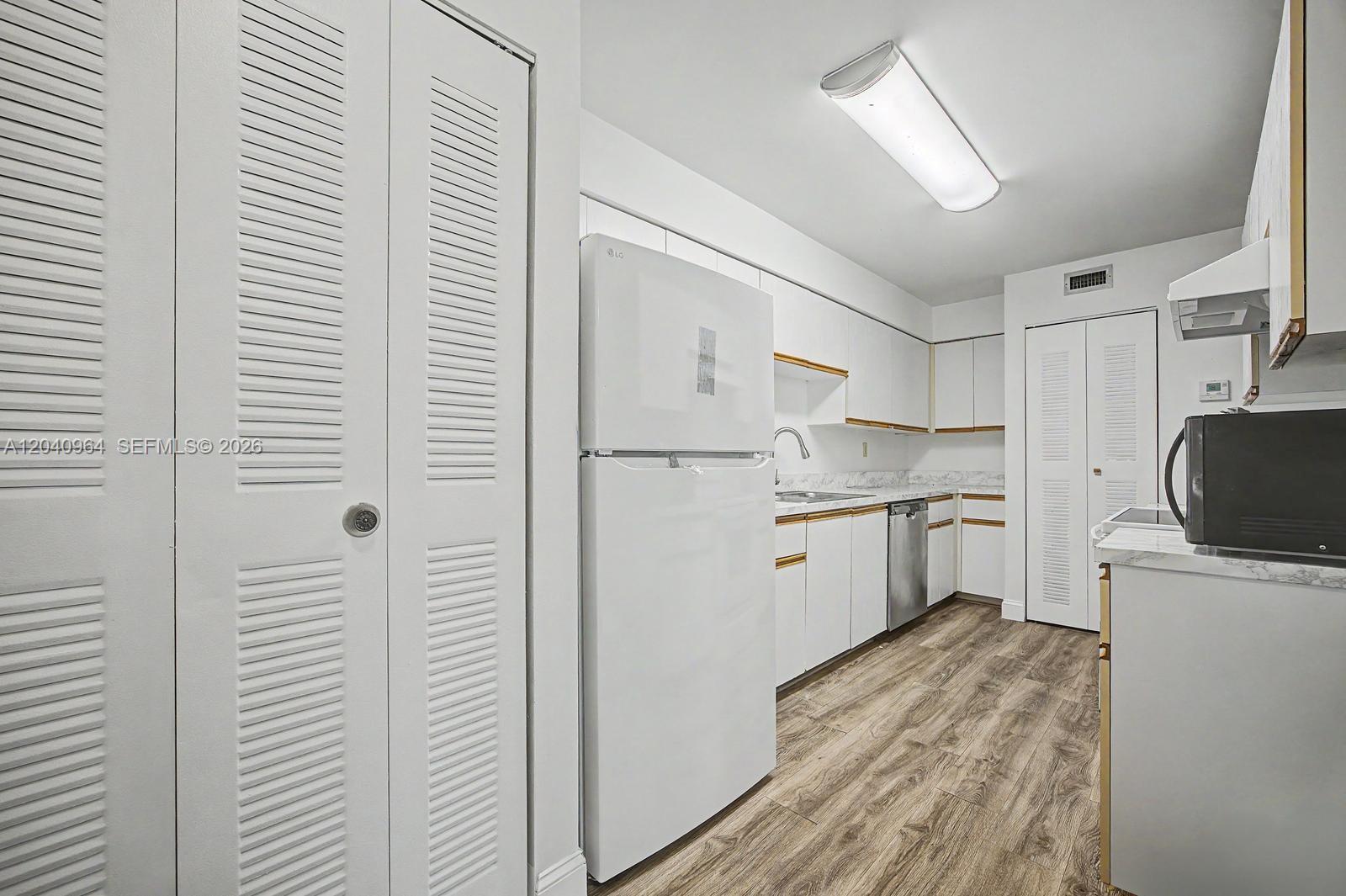 15575 N Miami Lakeway N # 206