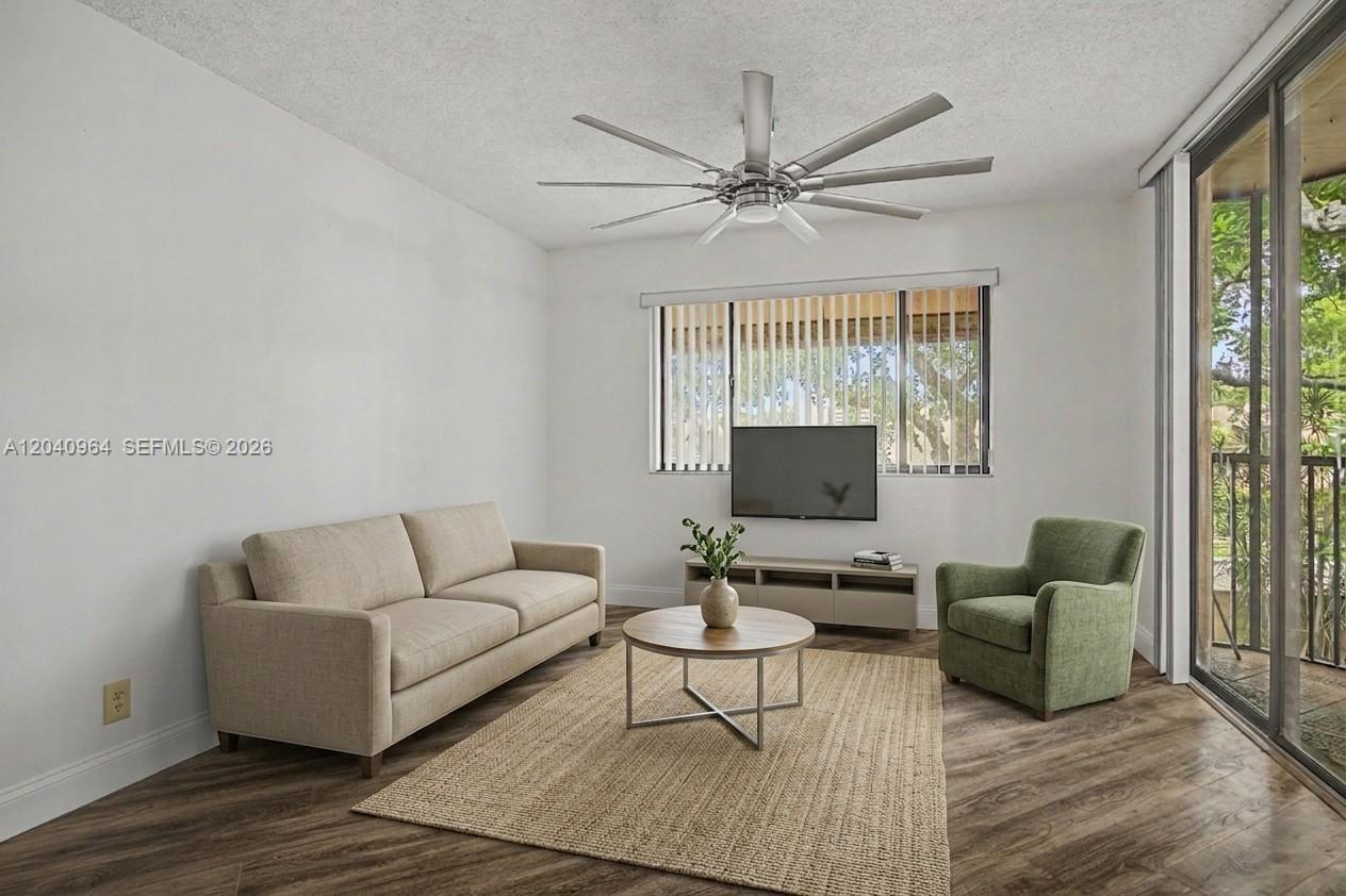15575 N Miami Lakeway N # 206