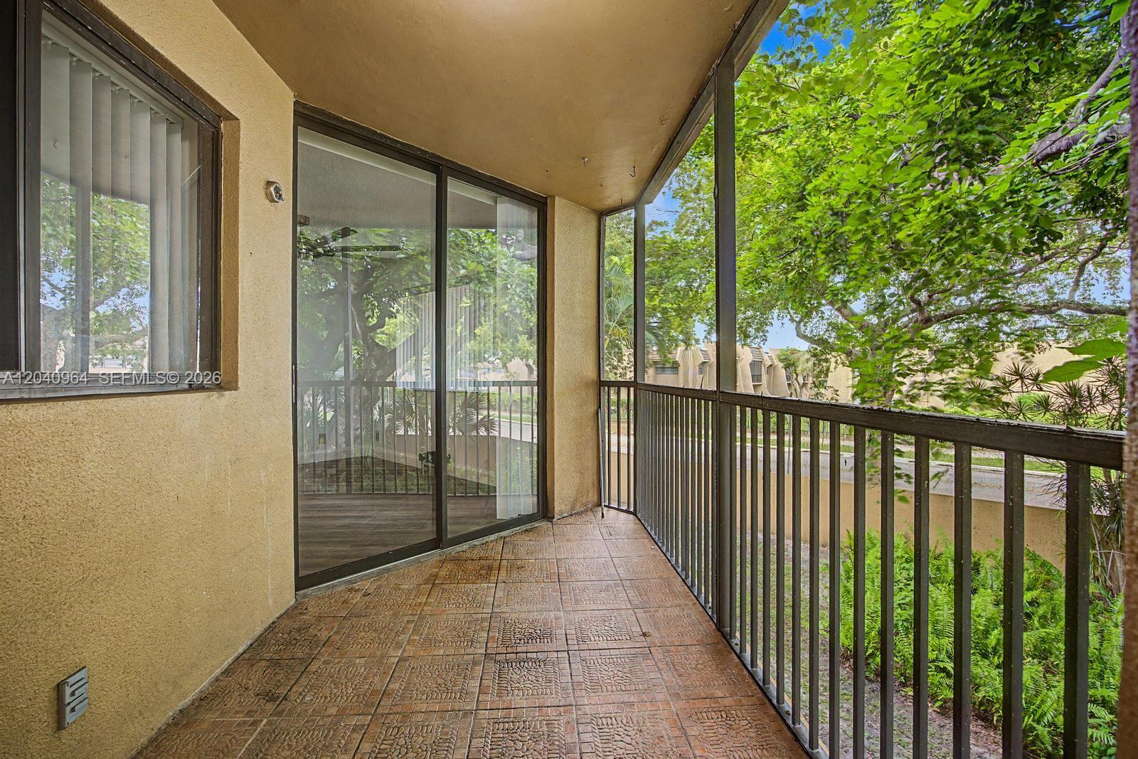 15575 N Miami Lakeway N # 206