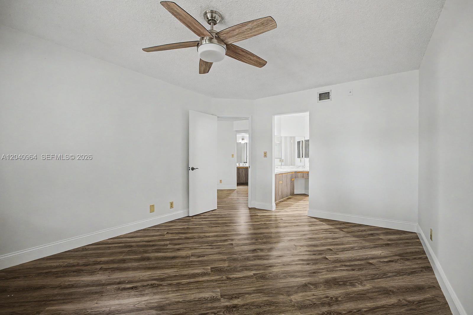 15575 N Miami Lakeway N # 206