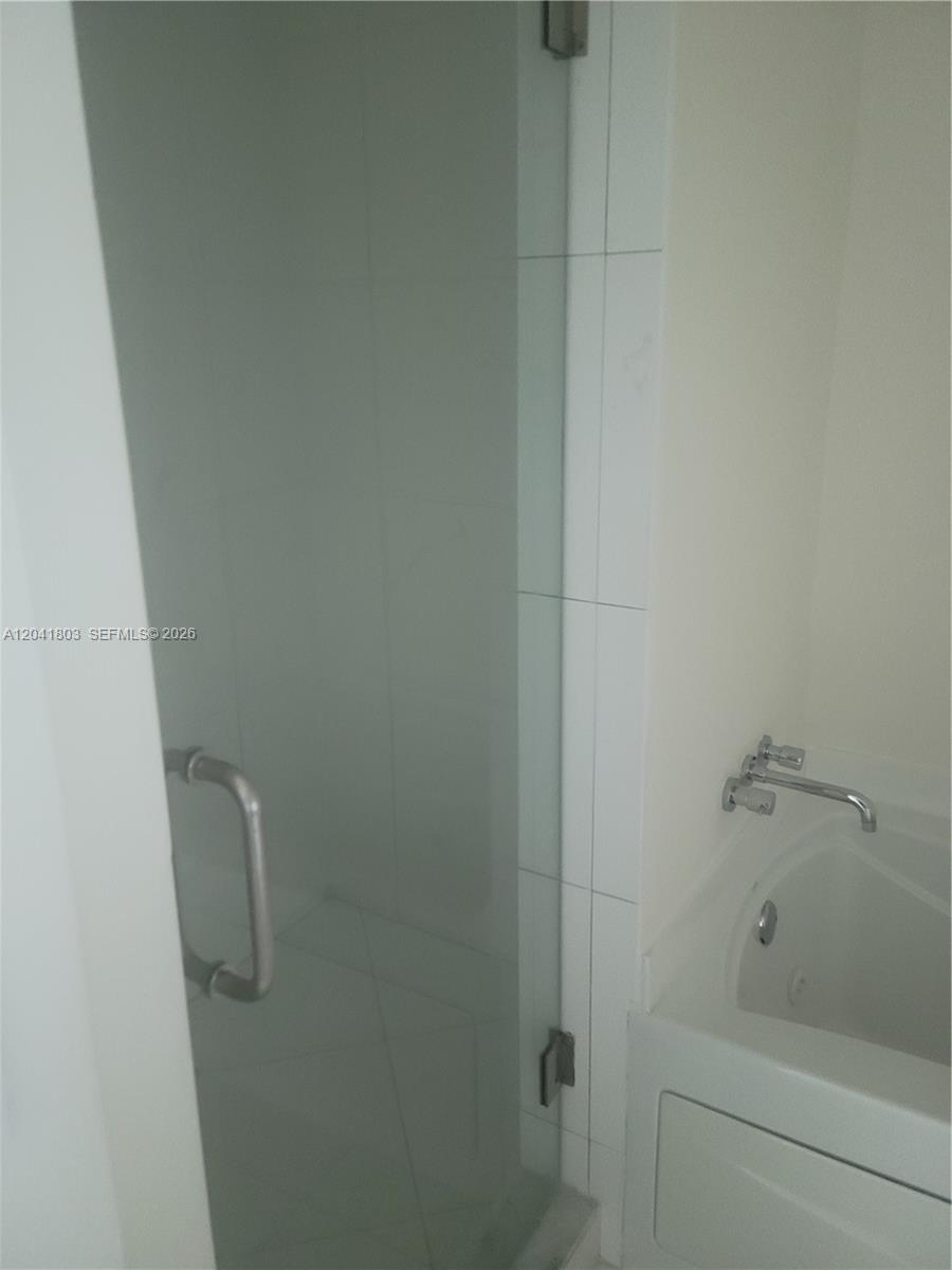 500 Brickell Ave # 2604
