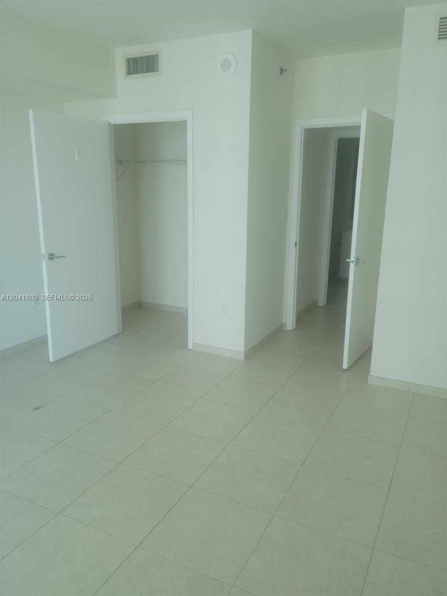 500 Brickell Ave # 2604