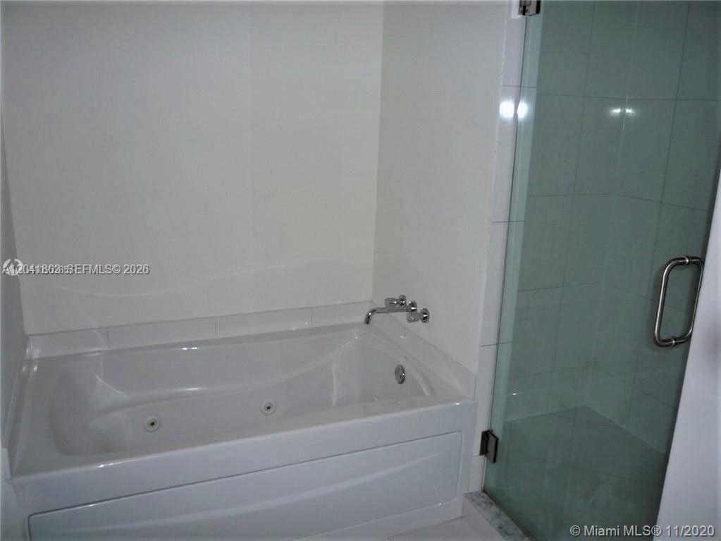 500 Brickell Ave # 2604