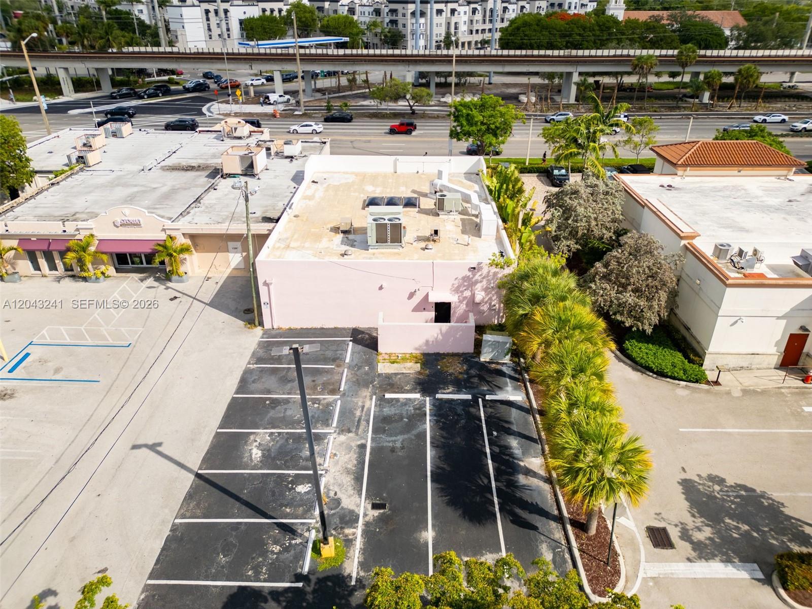 1586 S Dixie Hwy