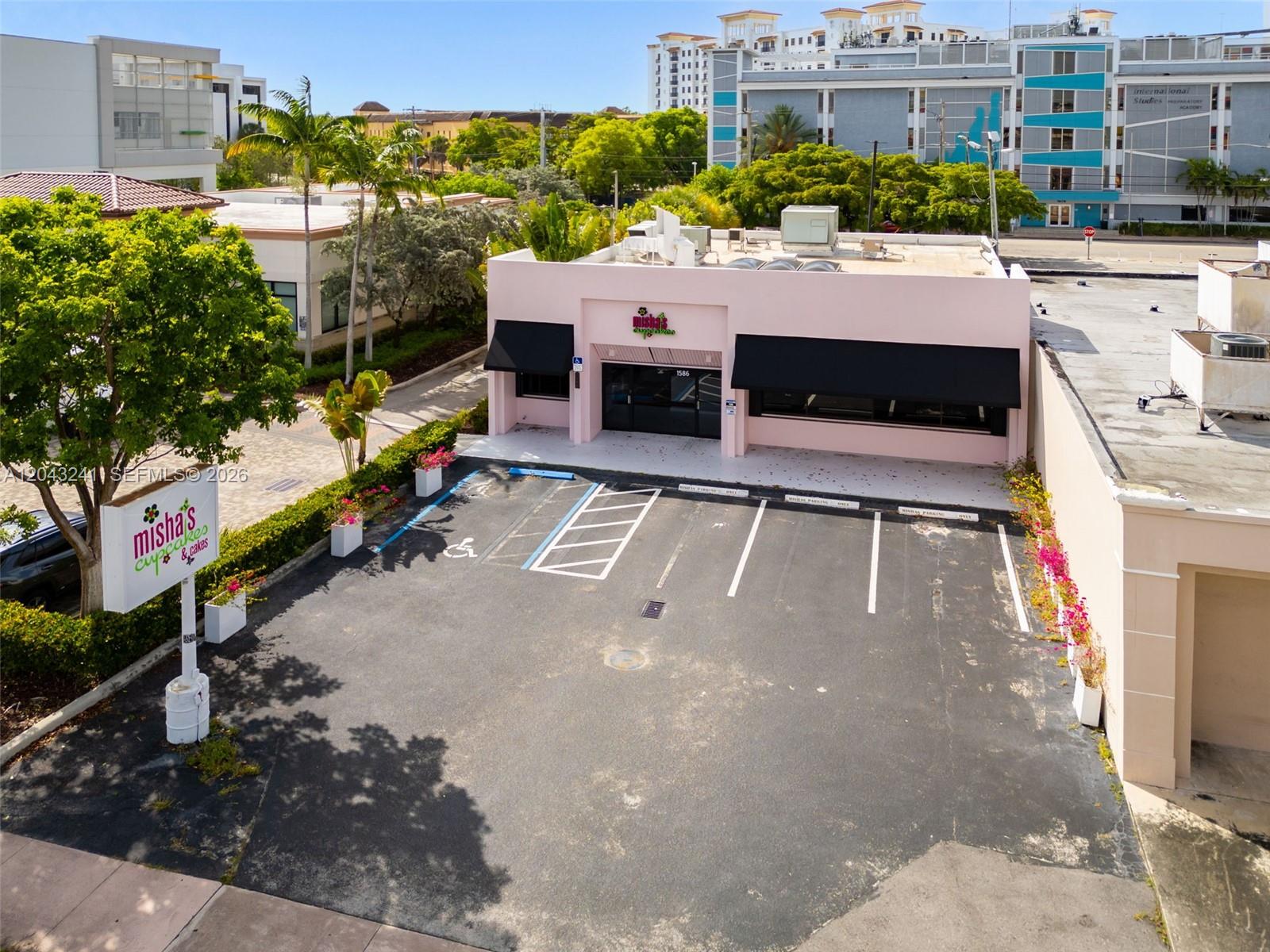 1586 S Dixie Hwy