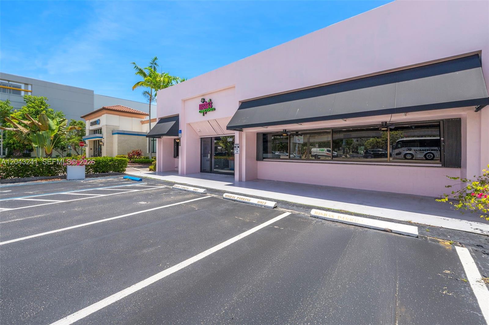 1586 S Dixie Hwy
